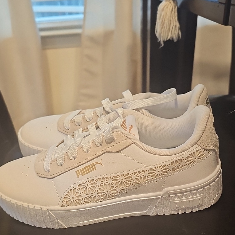 PUMA Women's Cream and Gold Sneakers